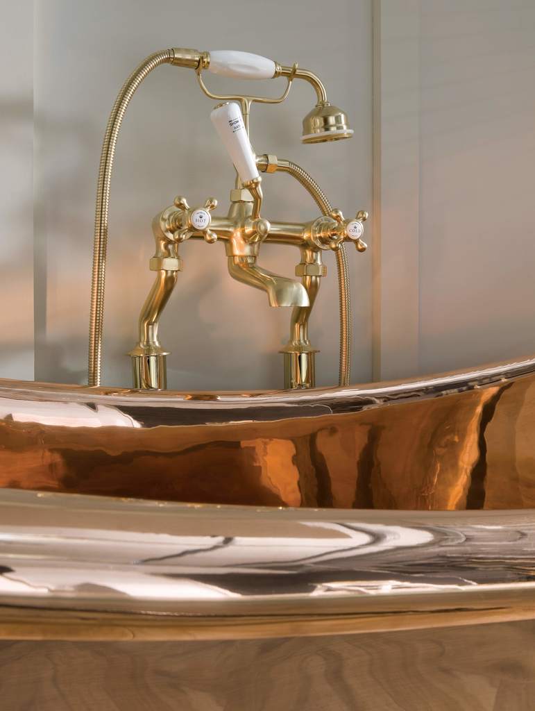 Victrion Deck Mounted Bath Taps
