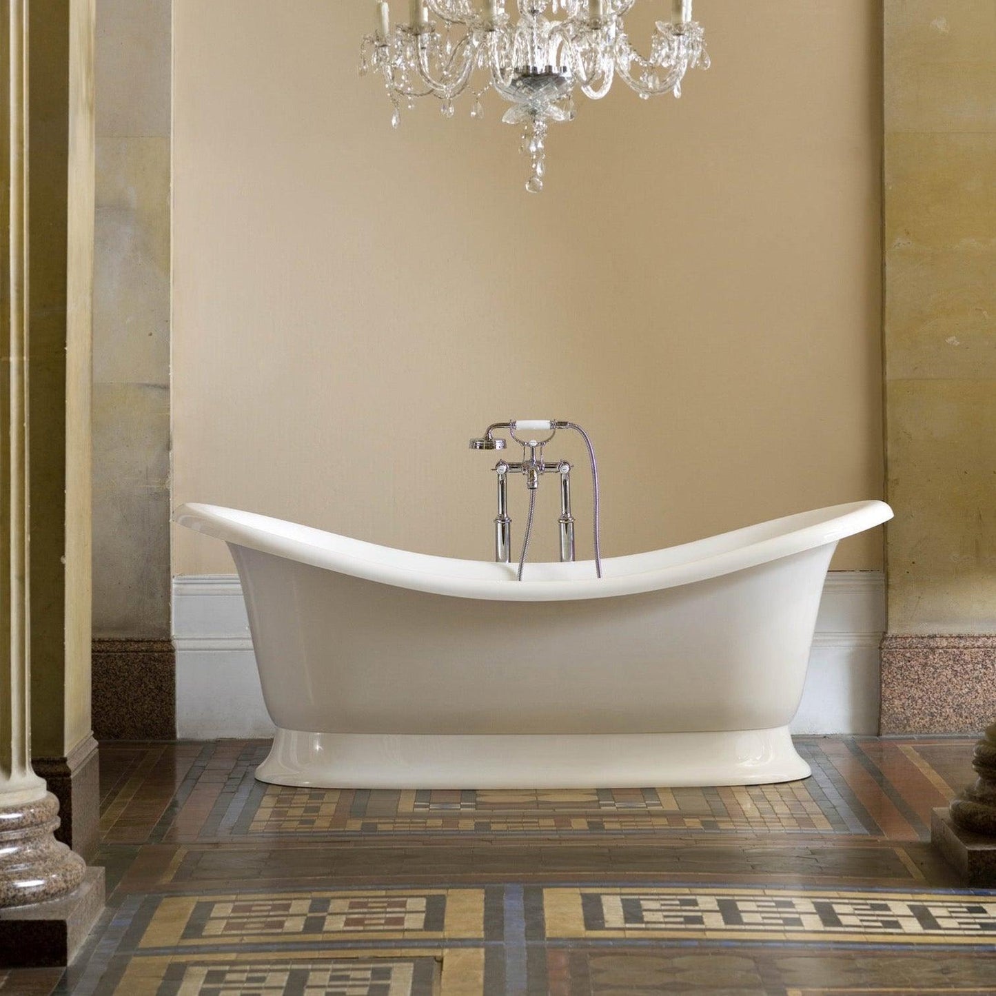 Freestanding slipper bathtub